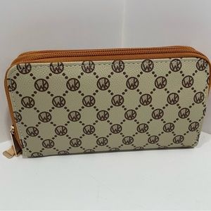 Zip around Wristlet Briwn Wallet Clutch NEW